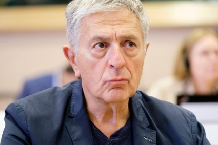 Sondajele arată că fostul europarlamentar ce analiza Pegasus a fost victima unei hack-uiri cu Pegasus.