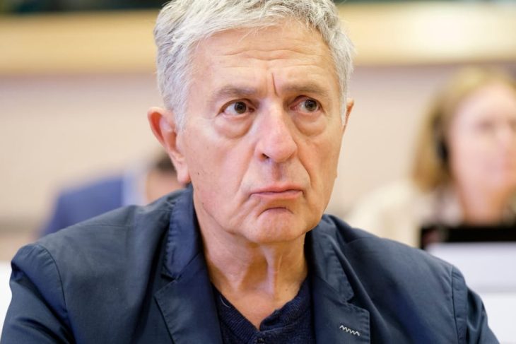 sondajele arata ca fostul europarlamentar ce analiza pegasus a fost victima unei hack uiri cu pegasus