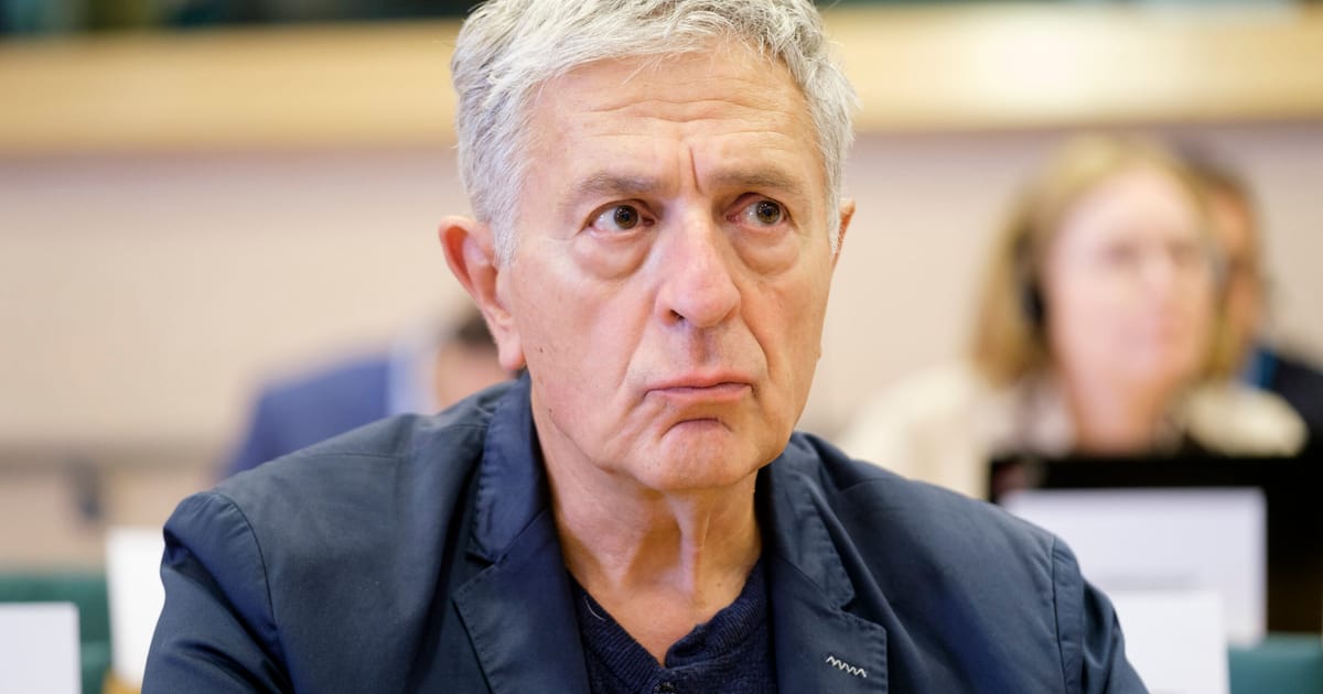 sondajele arata ca fostul europarlamentar ce analiza pegasus a fost victima unei hack uiri cu pegasus