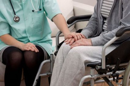 Sute de copii și adulți cu dizabilități severe depind de asistența personală în Cluj. Primăria a prezentat raportul pentru primele șase luni din 2026.