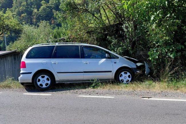 Accident pe DN1 E60 in Cluj Cinci persoane printre care un copil au fost transportate la spital dupa ce vehiculul a iesit de pe drum