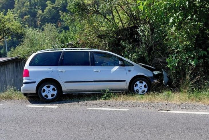 Accident pe DN1 E60 in Cluj Cinci persoane printre care un copil au fost transportate la spital dupa ce vehiculul a iesit de pe drum