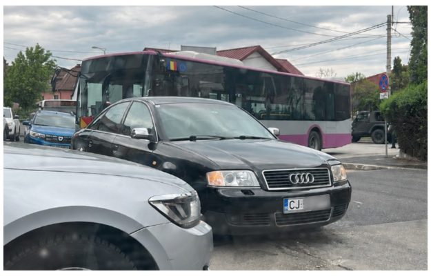 Alarma in Borhanci Soferii merg cu viteza pe una dintre cele mai aglomerate strazi Ne temem sa ne plimbam pe trotuar