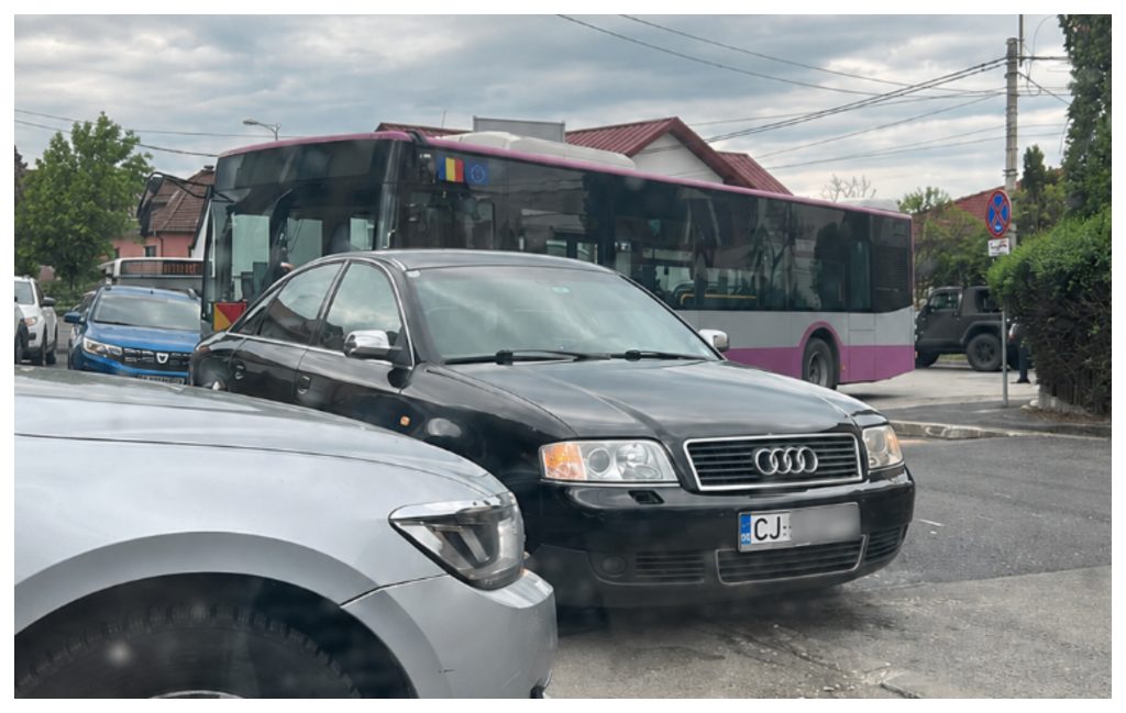 Alarma in Borhanci Soferii merg cu viteza pe una dintre cele mai aglomerate strazi Ne temem sa ne plimbam pe trotuar