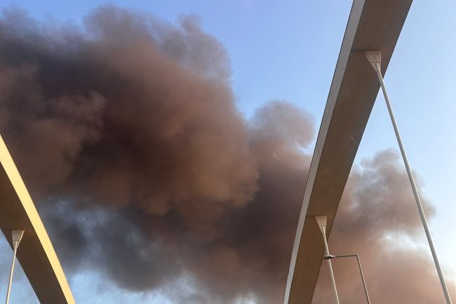 Alert de urgen n Lumina Incendiu de amploare degajari intense de fum i gaze Cetatenii sunt sftuii s evite zona