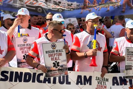 Angajații de la Ambulanță amenință cu „acțiuni radicale”: „Nu suntem ambulanța neagră”