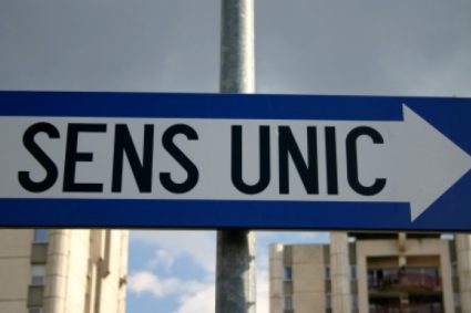 Atenție, șoferi din Cluj-Napoca! Sens unic nou într-un cartier începând de miercuri: O stradă va permite circulația doar pe direcția de coborâre.