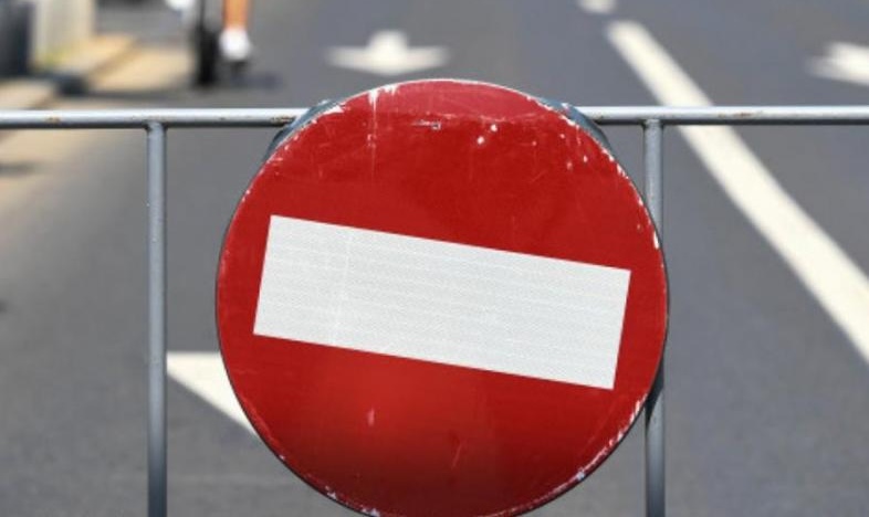 Atentie soferi din Cluj Restrictii de trafic in centrul Clujului Piata Avram Iancu si Bulevardul Eroilor maine din cauza defilarii plutoanelor