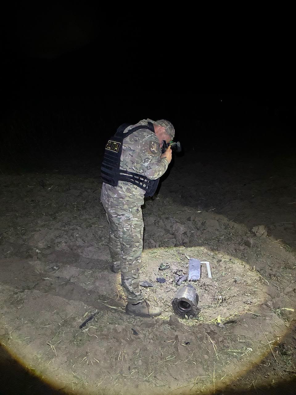 Ce au gasit politistii dupa explozia dronei in Moldova un crater de 2 metri si piese ale unui motor turbo reactor