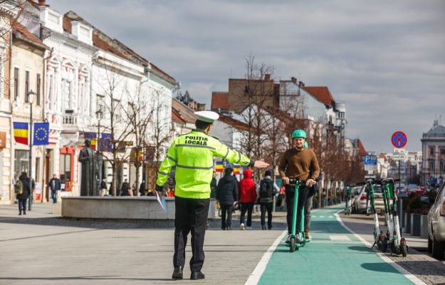 Ce reguli trebuie sa respecti atunci cand te deplasezi cu trotineta Legea este clara pentru toti cei care aleg acest mijloc de transport