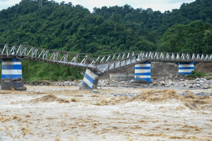 Cel puțin 100 de persoane au murit în India în urma inundațiilor devastatoare.