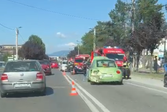Clujeanca de 23 de ani ranita intr un accident in lant cauzat de un sofer beat care a lovit o si a proiectat o spre o alta masina