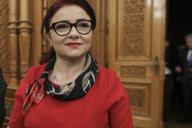 Cristina Traila membra a PNL este audiata la DNA Iasi A fost pusa sub acuzare in legatura cu cazul lui Fanel Bogos