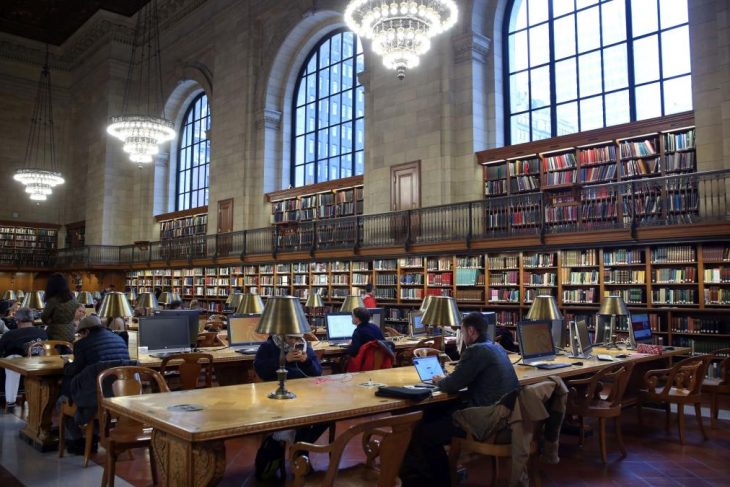 Cum a cucerit teoria franceza Statele Unite Miscarea care a intrat in universitatile americane si a