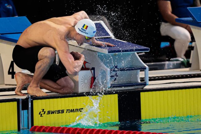 David Popovici s a calificat in semifinale la proba de 200 de metri liber la Campionatele Europene din Paris obtinand al patrulea timp din serii