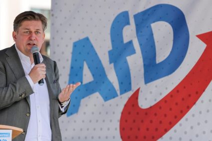 Disputa legată de șampania de la Oktoberfest îl lasă pe un politician german de extremă dreapta cu un mandat de arest.
