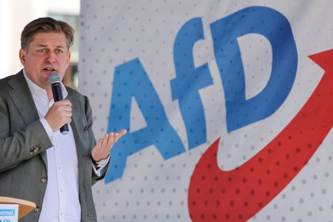 Disputa legata de sampania de la Oktoberfest il lasa pe un politician german de extrema dreapta cu un mandat de arest