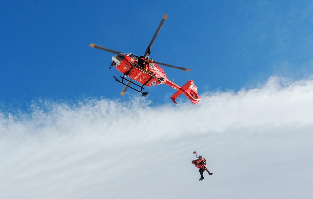 Doi alpinisti au fost prinsi pe peretele Valei Albe din Bucegi Interventie dificila din partea salvatorilor montani