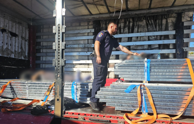 Doi migranti marocani descoperiti in stare de inconstienta in semiremorca unui TIR venit din Turcia au patronat ilegal in Romania