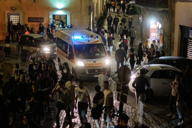 Doi parinti romani au parcurs peste 100 de km pe o autostrada din Italia fara sa isi dai seama ca fiul lor a murit pe bancheta din spate