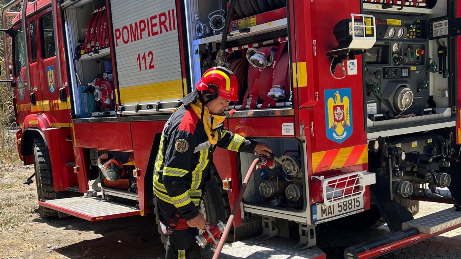 Doua garaje au fost distruse de un incendiu in Arad incendiul a dus la doua victime autoritatile au emis un mesaj RO Alert