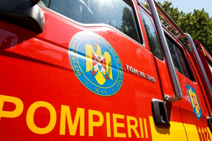 Doua masini distruse aproape complet intr un incendiu in parcarea din Oradea Alte doua autoturisme au fost afectate de flacari