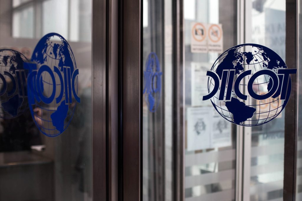 Doua persoane investigate pentru trafic de droguri de mare risc la Buzau Descoperirile politiei