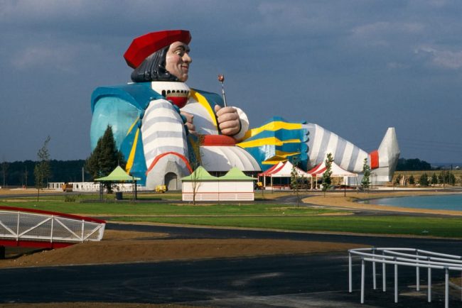 Echipa lui Macron cauta finantare din Arabia Saudita pentru un parc tematic manga aproape de Paris
