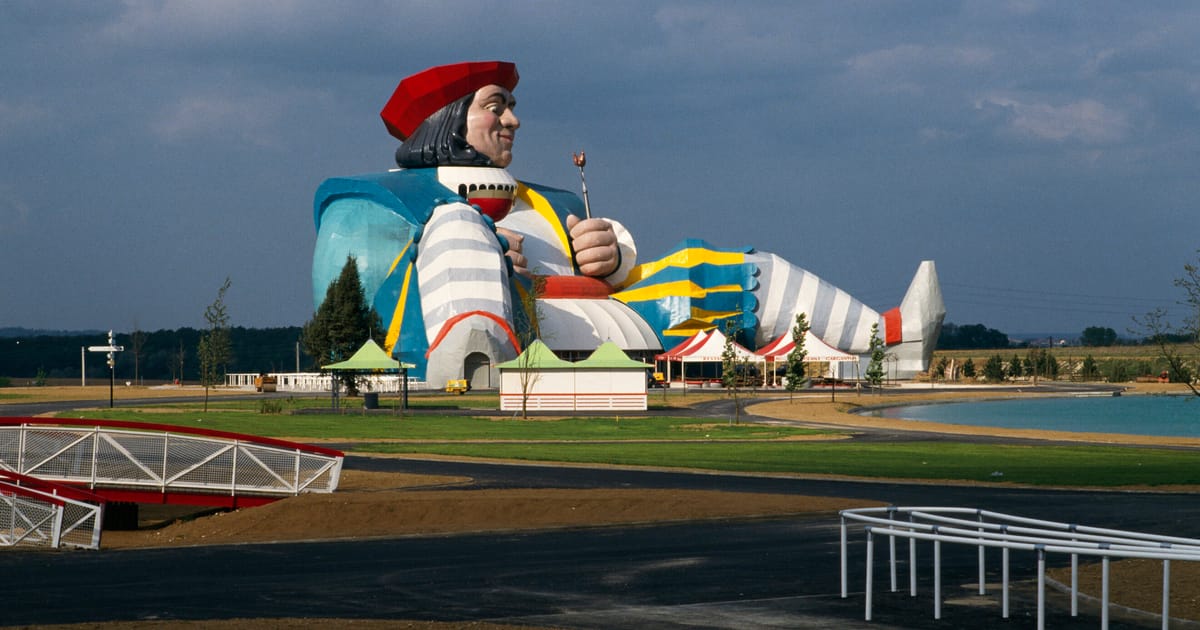 Echipa lui Macron cauta finantare din Arabia Saudita pentru un parc tematic manga aproape de Paris