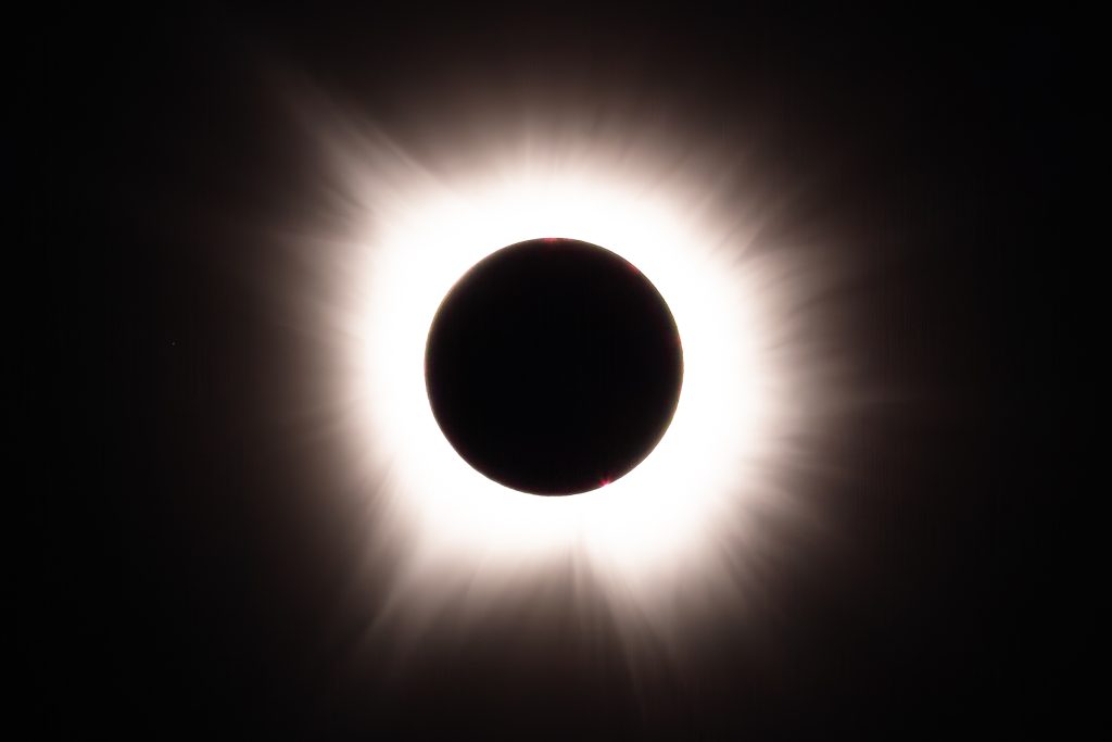 Eclipsa de Soare are loc astazi Cele mai recomandate orase din Romania pentru a o urmari