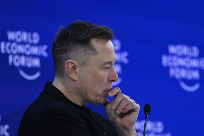 Elon Musk nu mai este trilionar A pierdut 363 de miliarde de dolari in doar o luna un record absolut in istoria clasamentelor Forbes