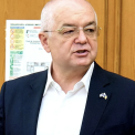 Emil Boc revoltat de mirosul insuportabil din Cluj Primarul solicita oprirea imediata a raspandirii ingrasamintelor Cerem scuze publice de la Transavia