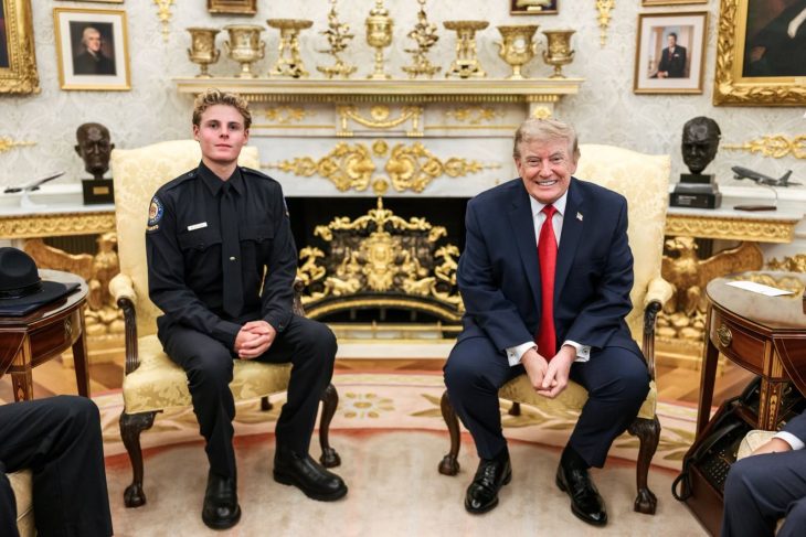 Erou la 16 ani un tanar salvamar recompensat personal de Donald Trump