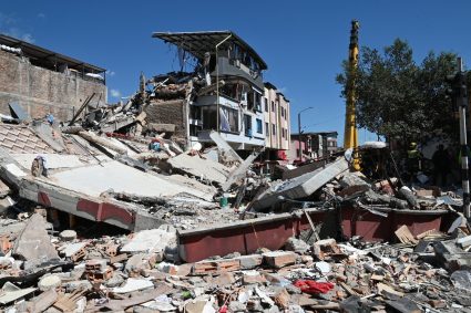„Este un abandon total”. Locuitorii critică gestionarea crizei post-cutremur din Columbia.