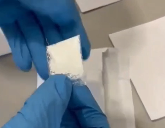 Femeie retinuta dupa ce a incercat sa expedieze 35 de doze de cocaina in Austria prin intermediul serviciului de curierat