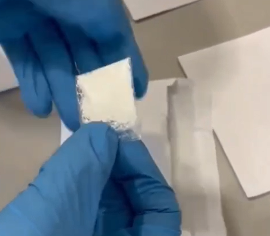 Femeie retinuta dupa ce a incercat sa expedieze 35 de doze de cocaina in Austria prin intermediul serviciului de curierat