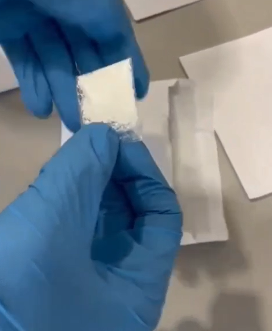 Femeie retinuta dupa ce a incercat sa expedieze 35 de doze de cocaina in Austria prin intermediul serviciului de curierat