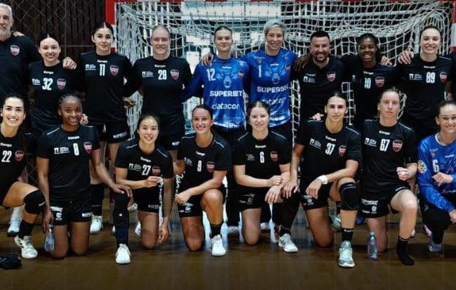 Gloria Bistria campioana Romniei la handbal feminin obtine victoria in al doilea meci amical al verii Cum a fost formata echipa lui Carlos Viver