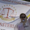 Grefierii ameninta cu suspendarea activitatii instantele si parchetele incepand cu 1 septembrie din cauza Legii salarizarii Vom bloca complet sistemul judiciar din Romania