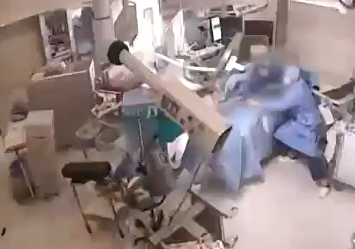 Imagini remarcabile Reactia unor chirurgi surprinsi de un cutremur in timpul unei operatii