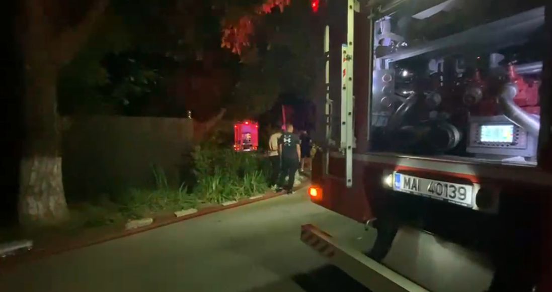 Incendiu de mari dimensiuni pe strada Marginei din Bucuresti Autoritatile au emis un mesaj RO ALERT