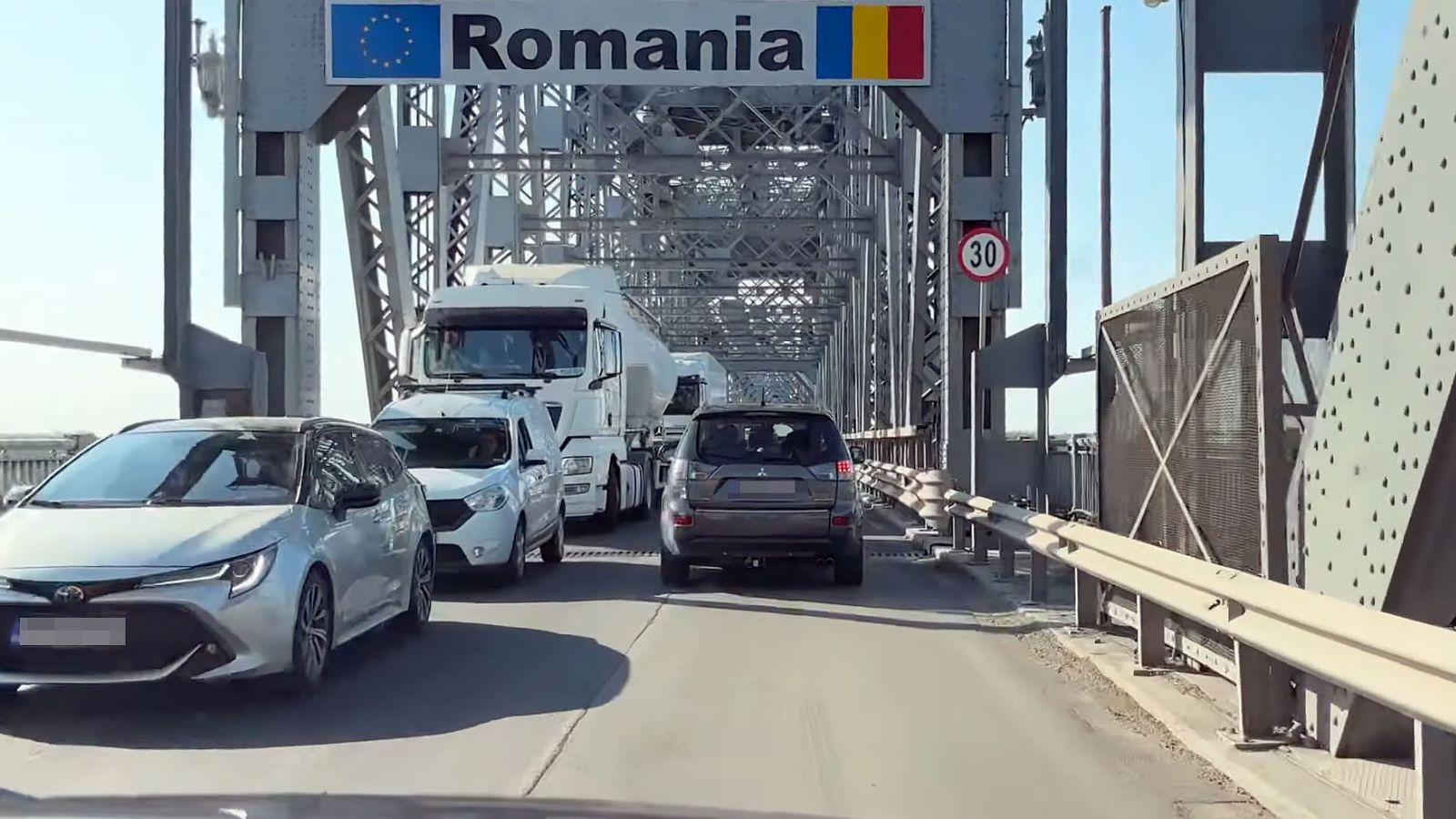 Incepand cu 1 august calatoria cu masina in Bulgaria va fi mai scumpa Vinietele vor creste cu 30