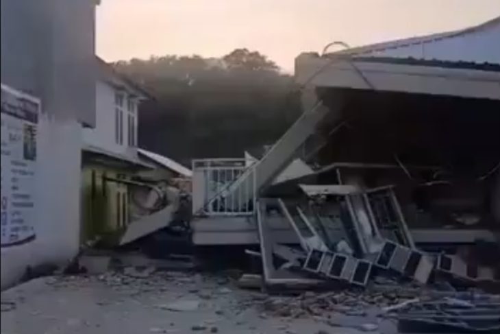 Indonezia afectata de un cutremur cu magnitudinea de 77 a fost emisa o alerta de tsunami