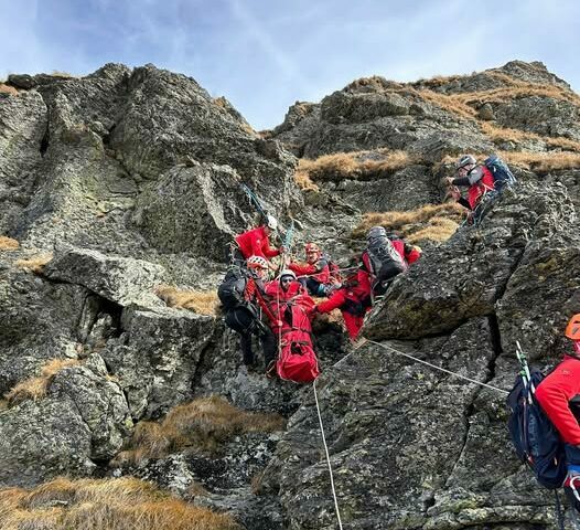 Interventii de urgenta pentru Salvamont Sibiu Doua misiuni de salvare in desfasurare