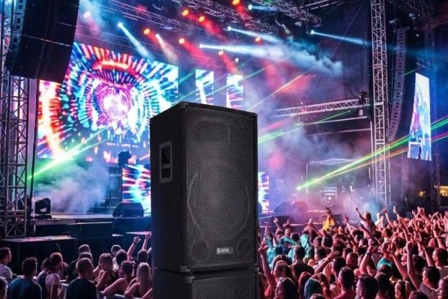 Locatarii din Floresti nemultumiti de concertele vecinilor Daca vrem sa ascultam muzica o facem noi Nu vine niciun producator muzical sa va caute