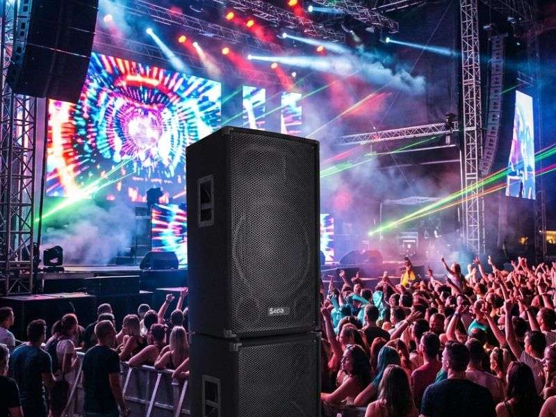Locatarii din Floresti nemultumiti de concertele vecinilor Daca vrem sa ascultam muzica o facem noi Nu vine niciun producator muzical sa va caute