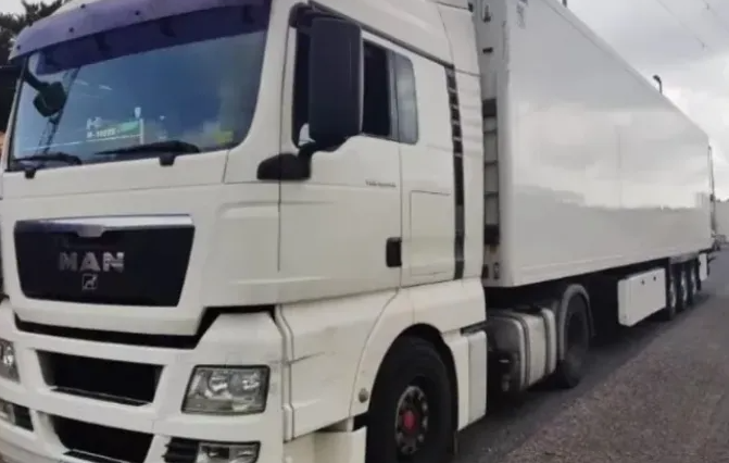 Locuitorii din zona Oasului Cluj Napoca sunt obositi din cauza TIR urilor Se zguduie din toate incheieturile