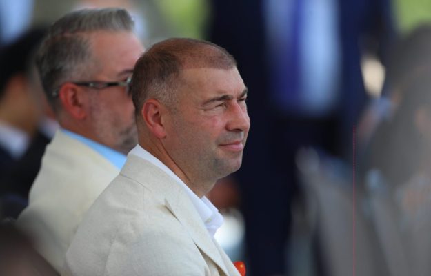 Lucian Bute doneaza obiecte de patrimoniu sportiv Muzeului National de Istorie a Romniei