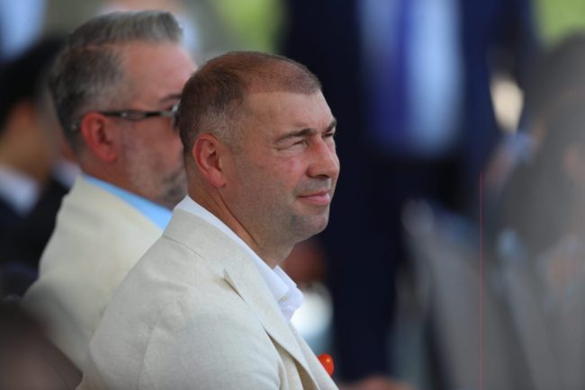 Lucian Bute doneaza obiecte de patrimoniu sportiv Muzeului National de Istorie a Romniei