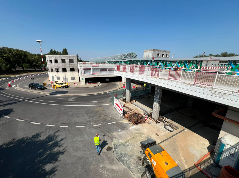 Lucrari amplo la Aeroportul Henri Coanda Parcarea Sosiri va fi inchisa temporar Ce alternative au pasagerii